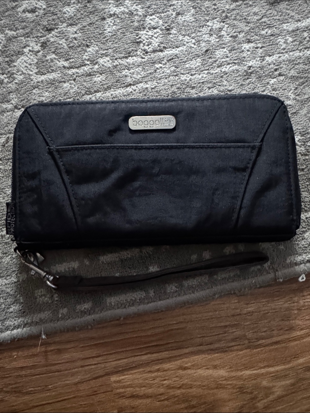 Baggallini Black Zip-Around Wristlet Wallet